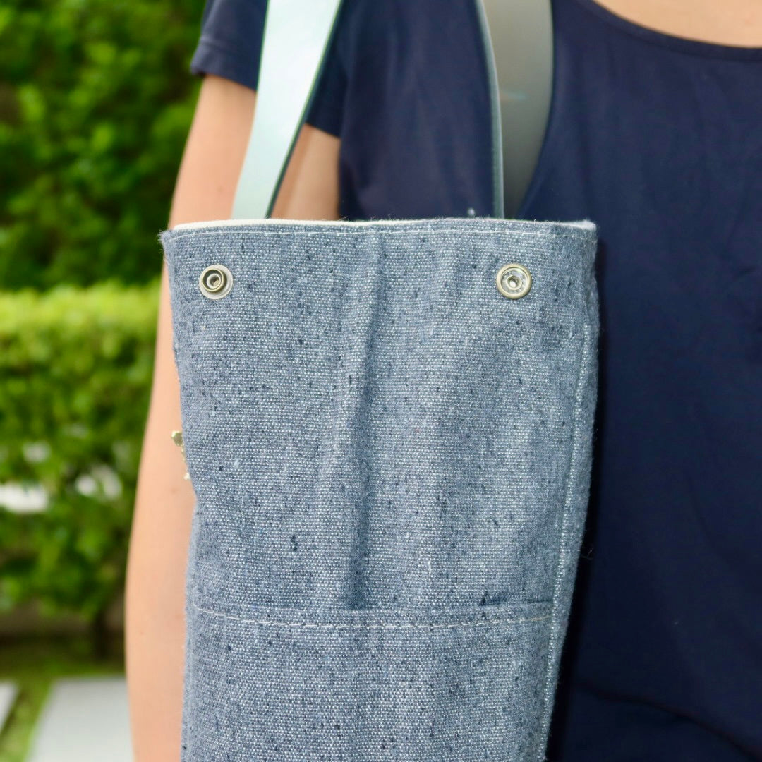 Bolsa Wallow Cinza com Alça de Couro Prata