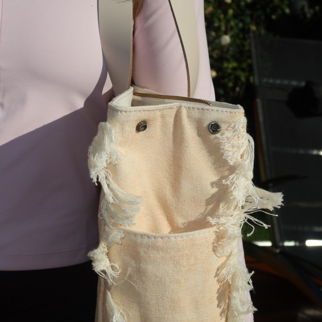 Bolsa Wallow Bege com Alça de Couro Off White com Zíper