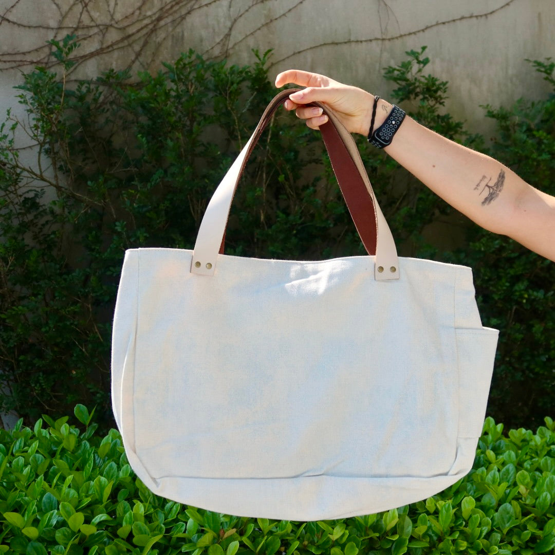 Bolsa Wallow Azul com Alça de Couro Duo Marrom e Off White