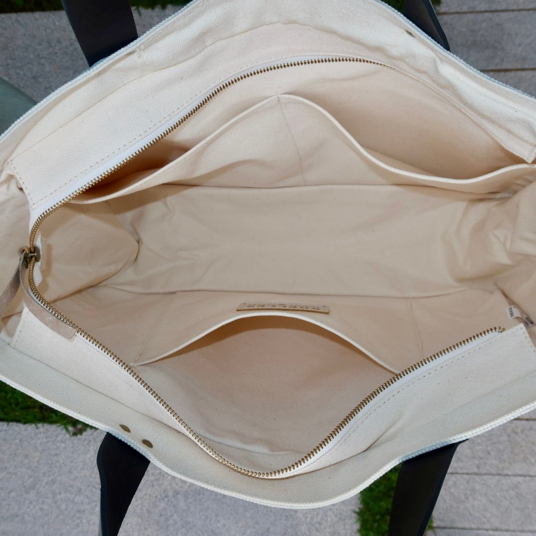 Bolsa Wallow Aqua com Alça de Couro Prata com Zíper