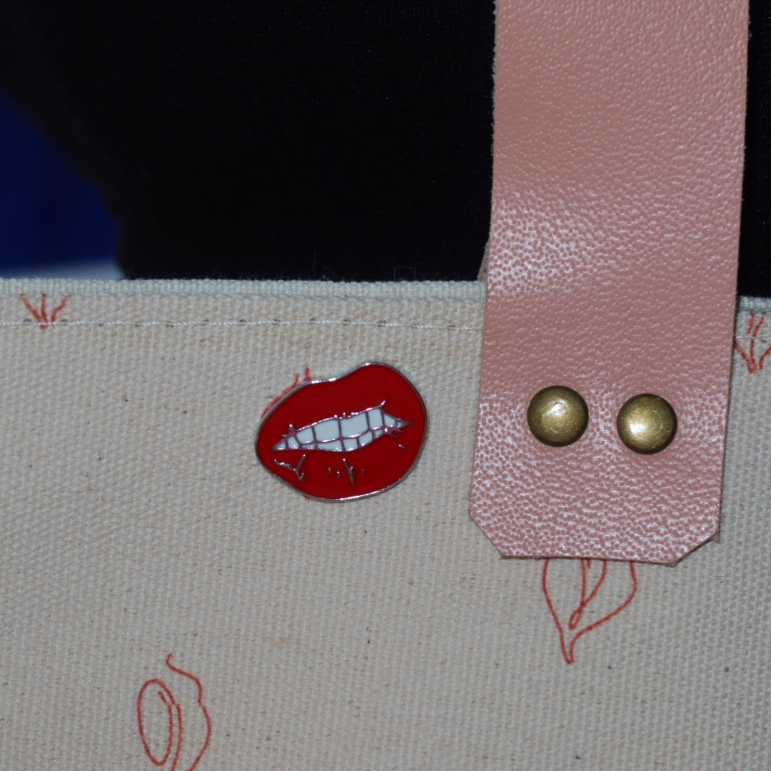 Bolsa Wallow Beijinho Rosa com Alça de Couro Rosa Claro
