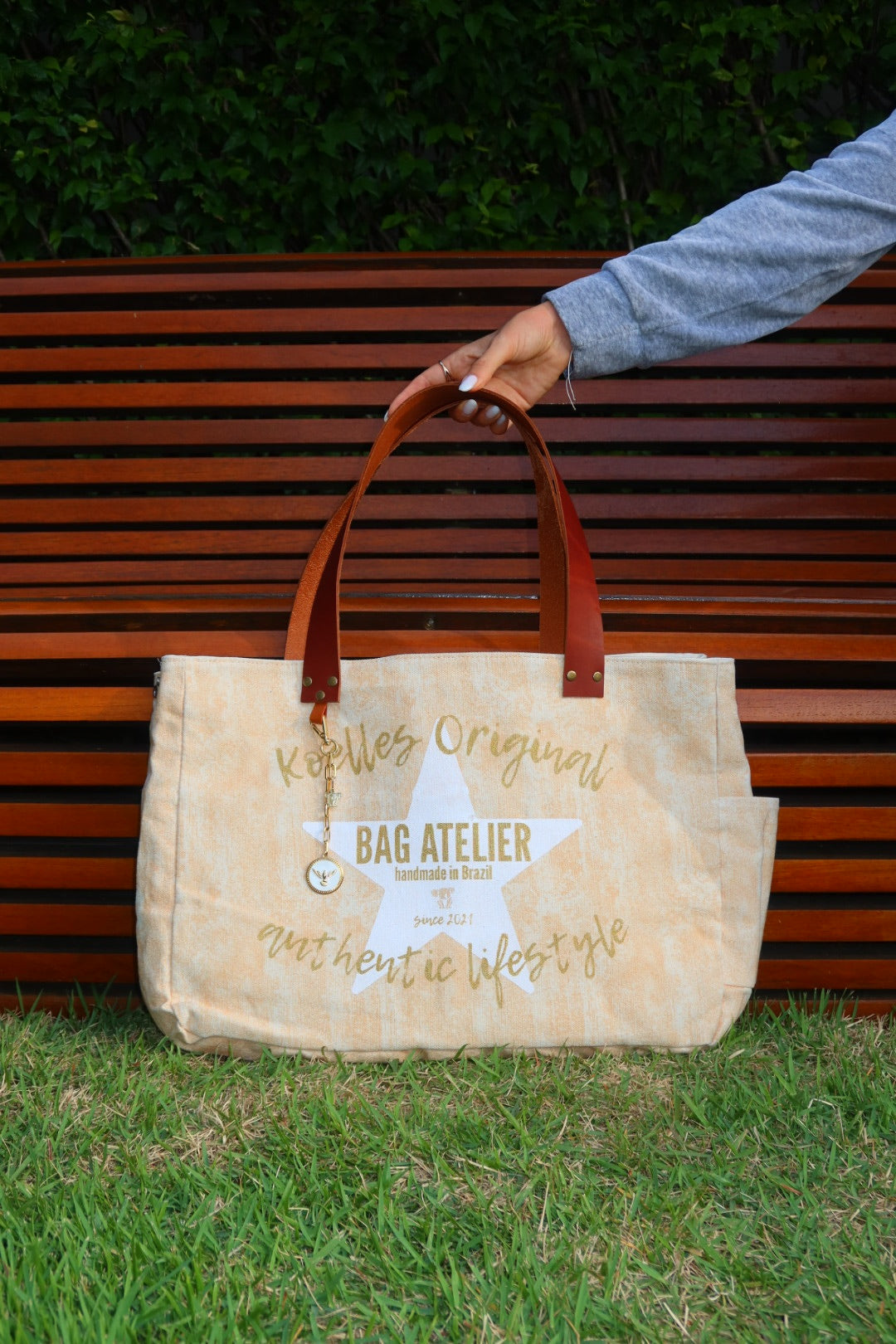 Bolsa Wallow Laranja com Alça de Couro Marrom