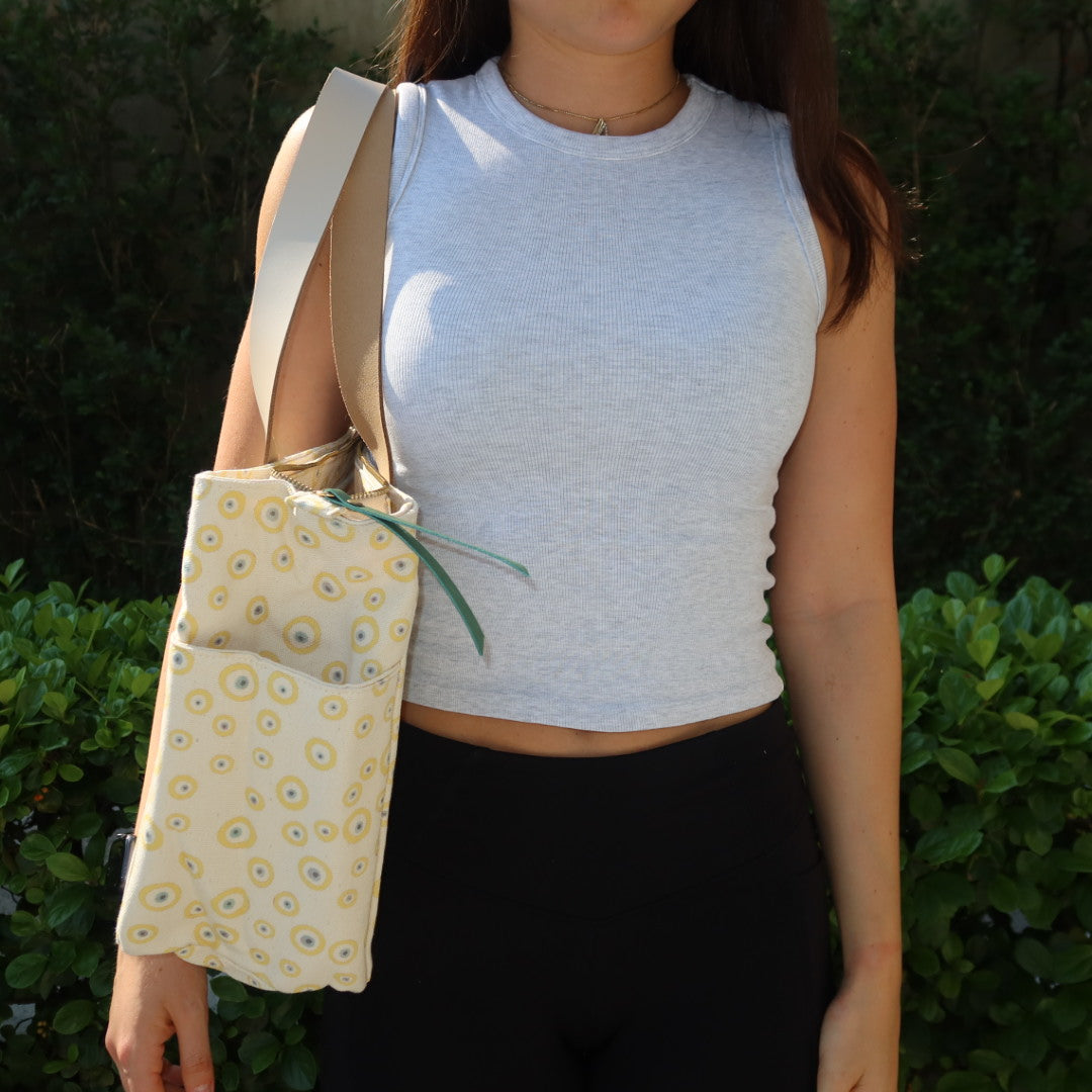 Bolsa Nuna Good Vibes Amarelo com Alças de Couro Off White