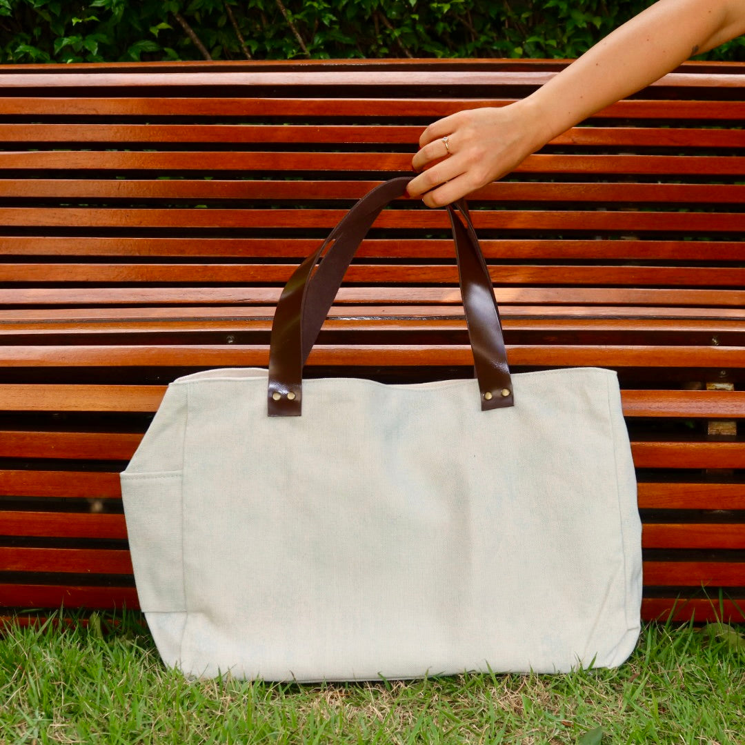 Bolsa Wallow Aqua com Alça de Couro Marrom Vinil