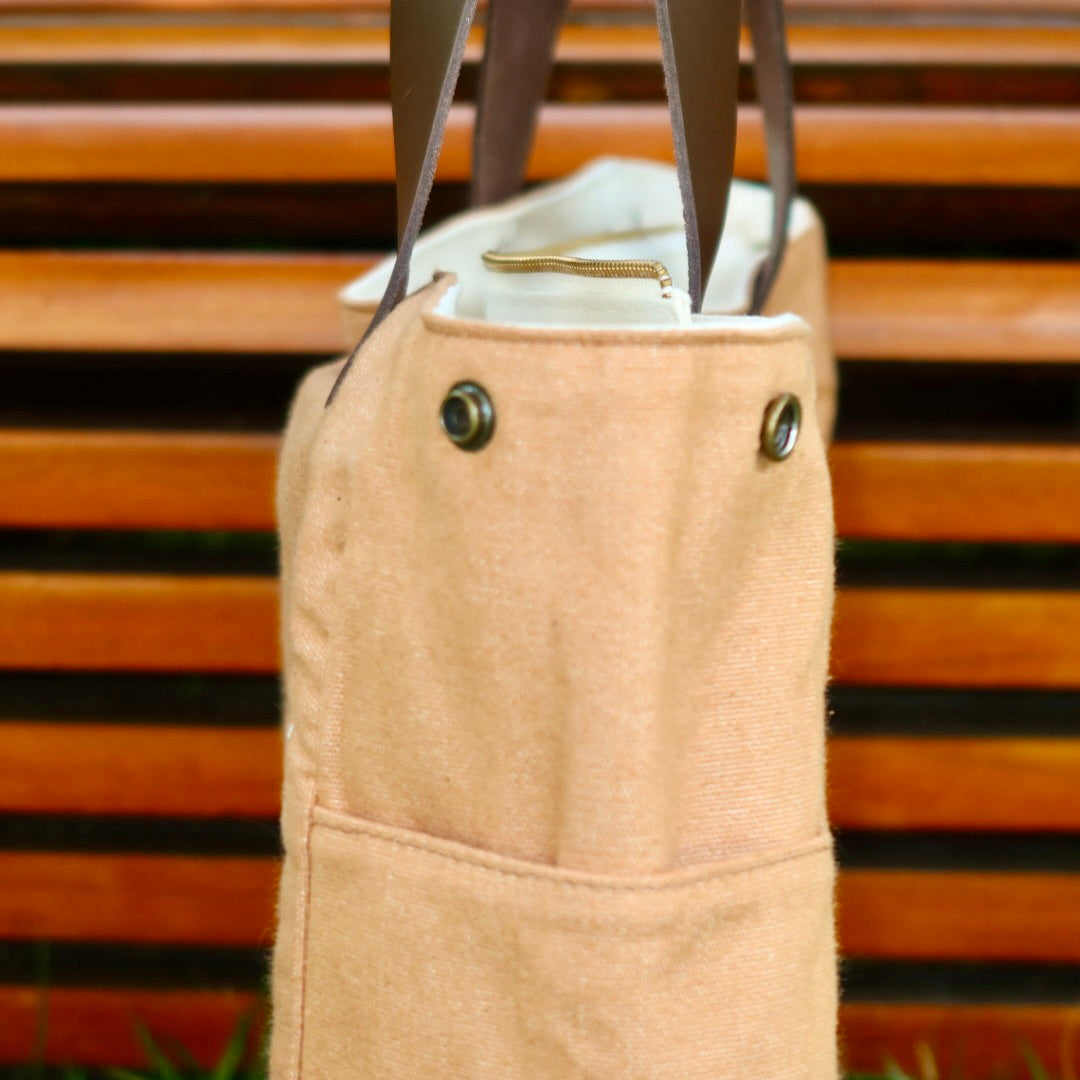 Bolsa Wallow Caramelo com Alça de Couro Marrom Escuro com Zíper