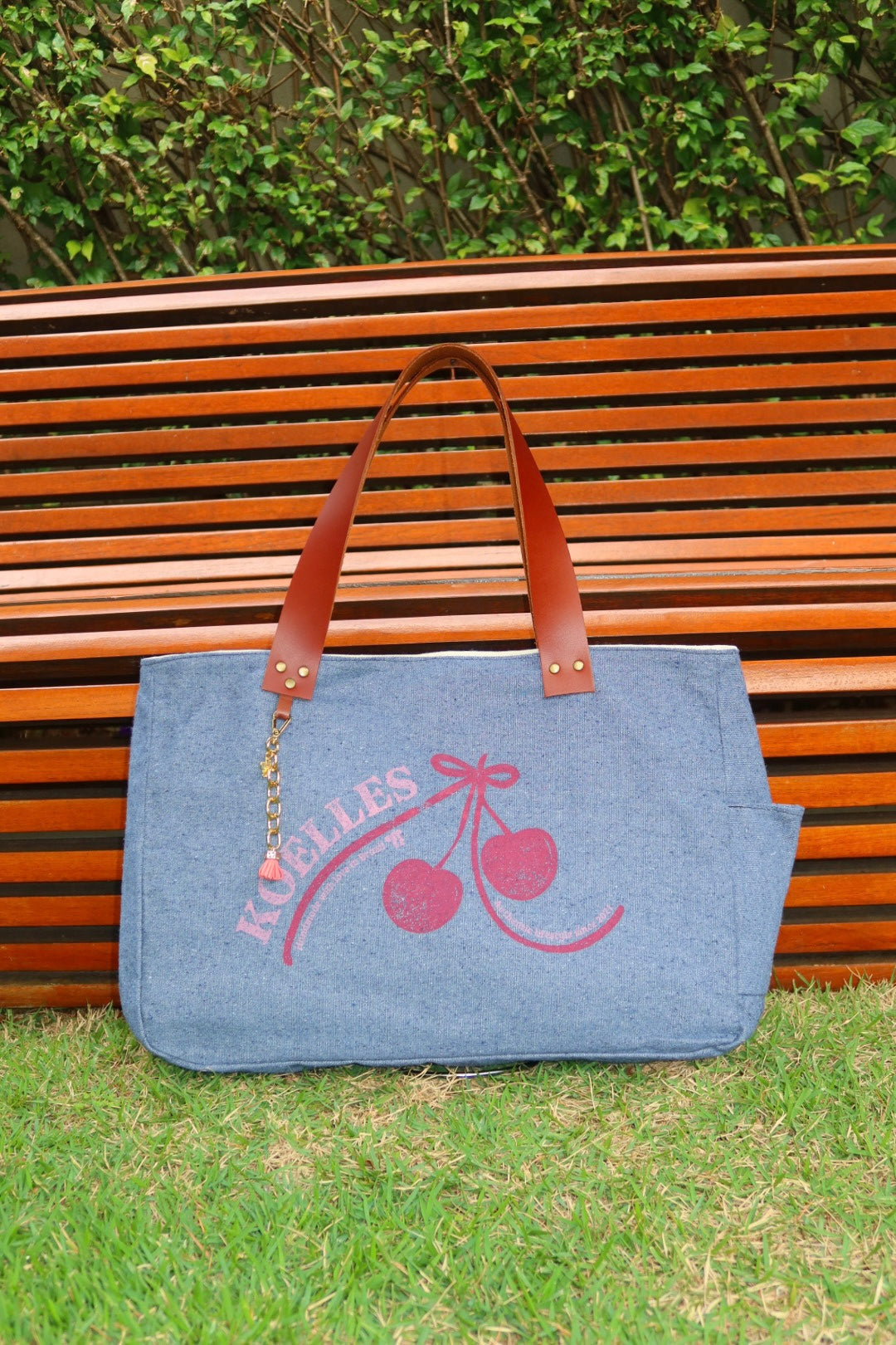 Bolsa Wallow Jeans Claro com Alça de Couro Marrom