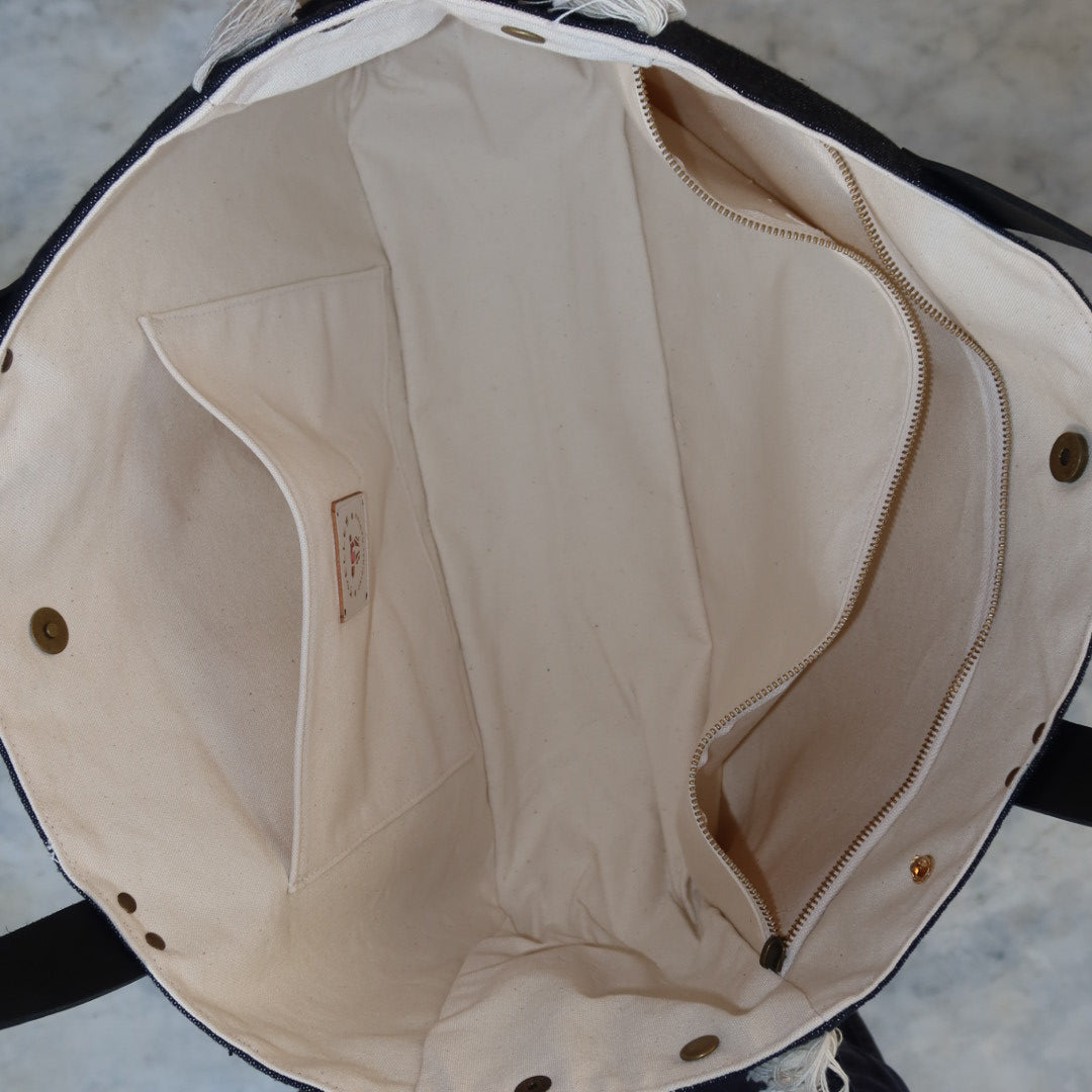 Bolsa Wallow Jeans Escuro com Alça de Couro Dourado