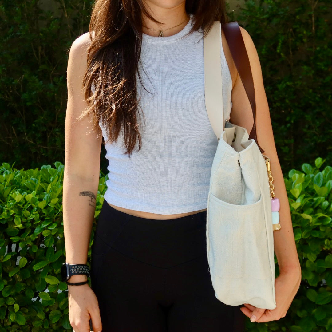 Bolsa Wallow Azul com Alça de Couro Duo Marrom e Off White