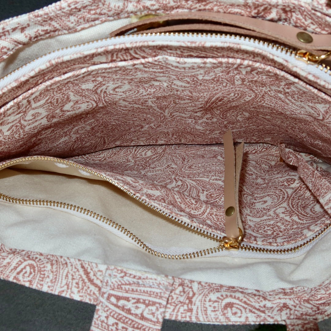 Bolsa Katrin Arabesque Terracota com Alças de Corrente e Couro Rosa Claro