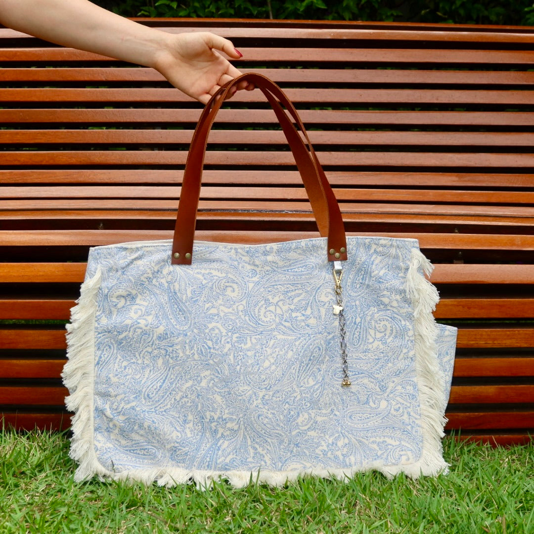 Bolsa Wallow Arabesque Azul com Alça de Couro Marrom