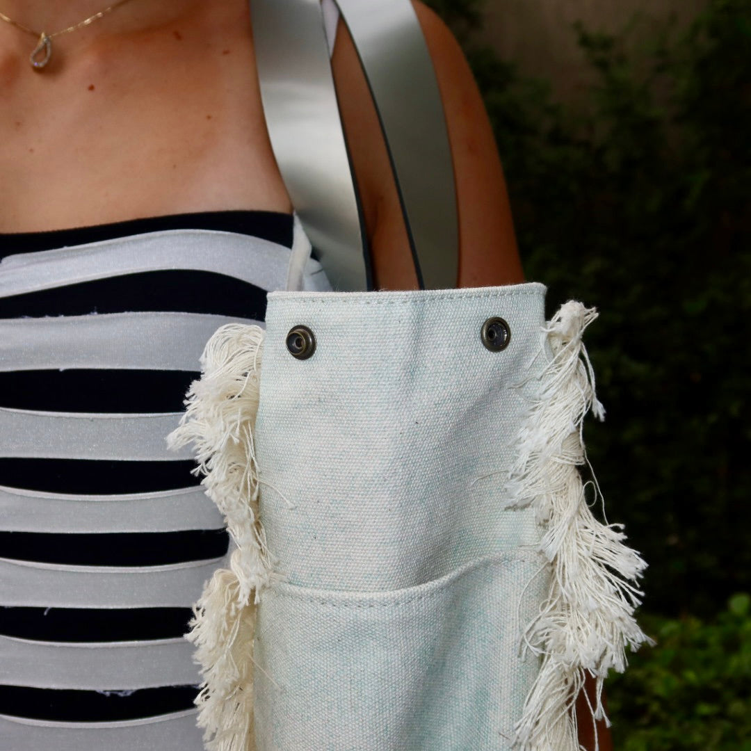 Bolsa Wallow Aqua com Alça de Couro Prata com Zíper