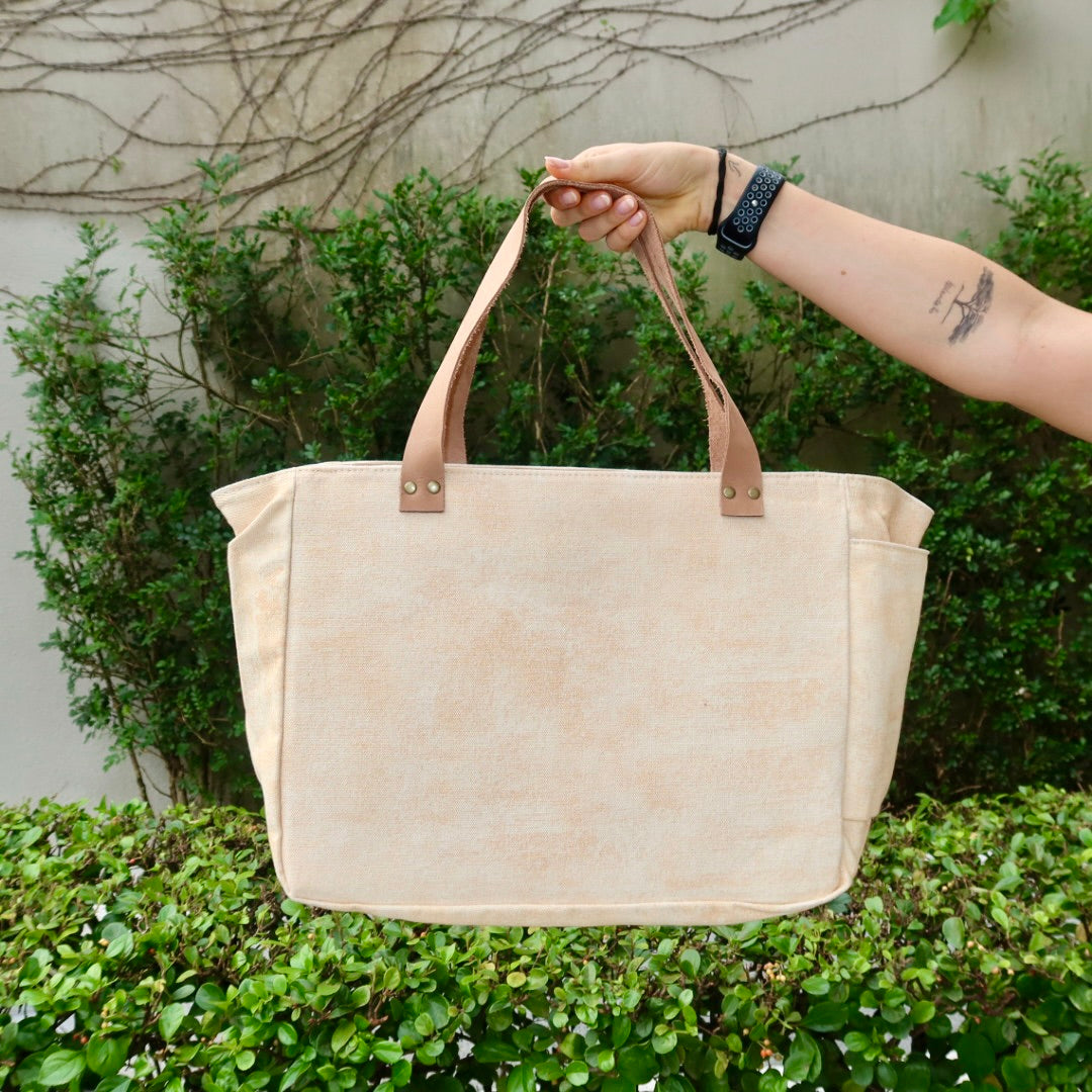 Bolsa Nuna Laranja com Alças de Couro Dourada