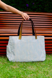 Bolsa Wallow Azul com Alça de Couro Dourado