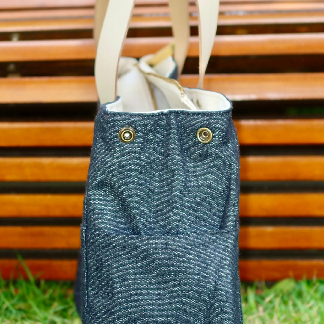 Bolsa Wallow Jeans Preto com Alça de Couro Bege com Zíper