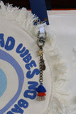 Bolsa Wallow Good Vibes Azul com Alça de Couro Marinho e Preto com Zíper