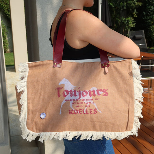 Bolsa Wallow Caramelo com Alça de Couro Vinho