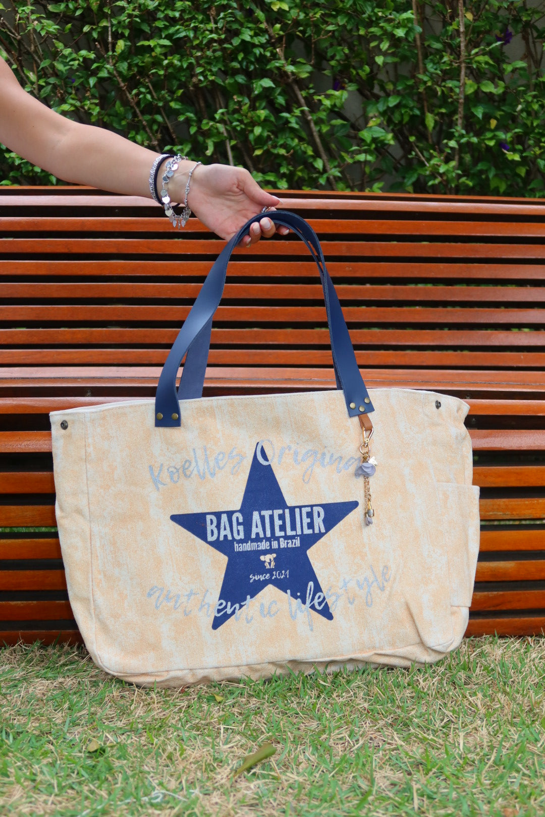 Bolsa Wallow Laranja com Alça de Couro Marinho