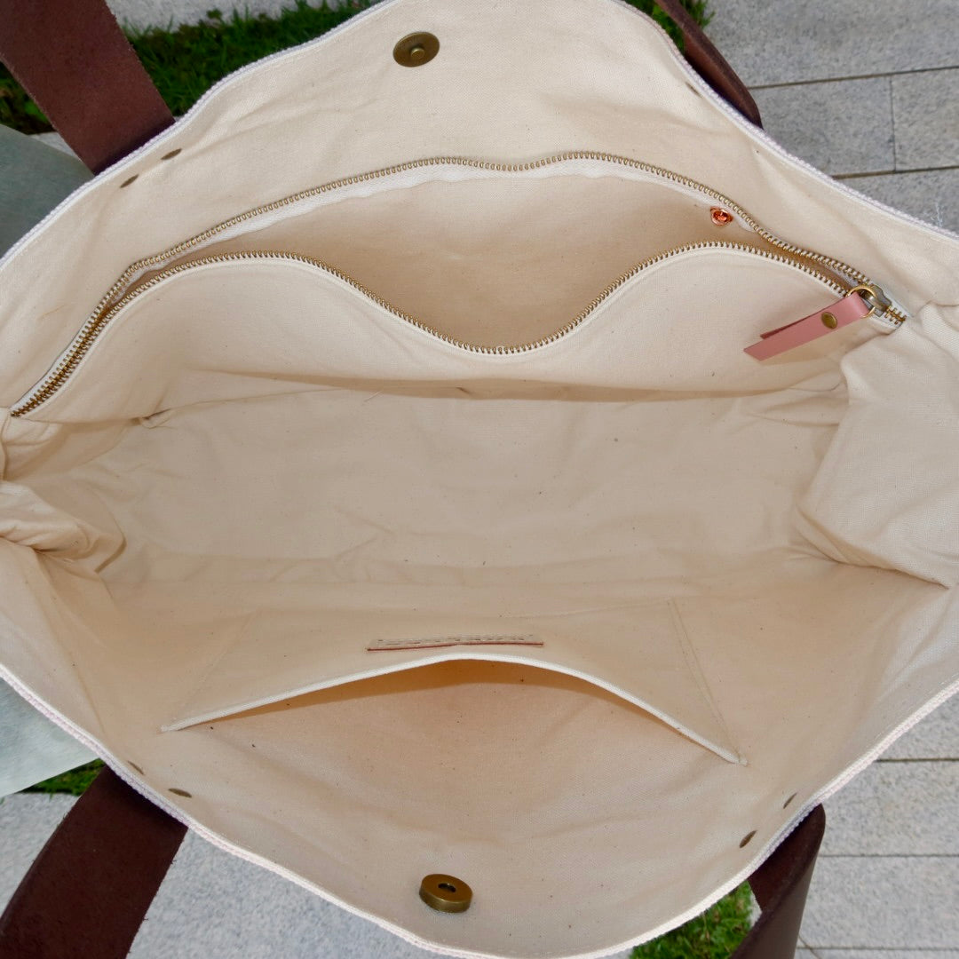 Bolsa Wallow Lilac com Alça de Couro Marrom Escuro