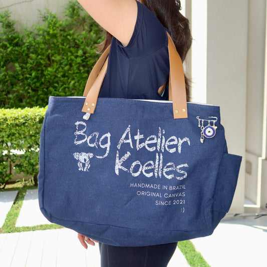 Bolsa Wallow Marinho com Alça de Couro Caramelo