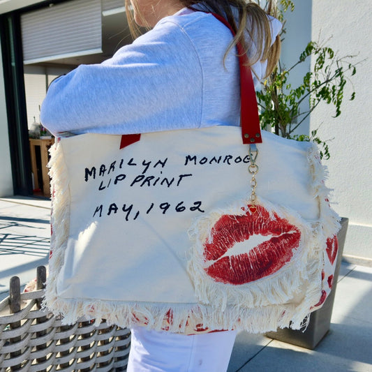 Bolsa Wallow Marilyn com Alça de Couro Vermelho e Off White