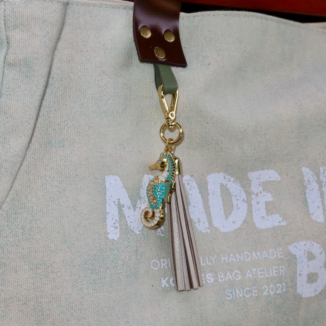 Bolsa Wallow Aqua com Alça de Couro Marrom Vinil