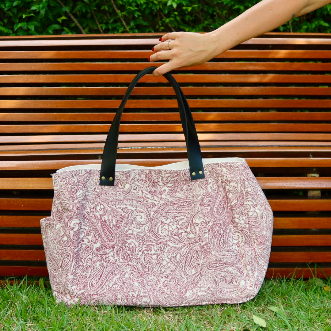 Bolsa Wallow Arabesque Vinho com Alça de Couro Preto