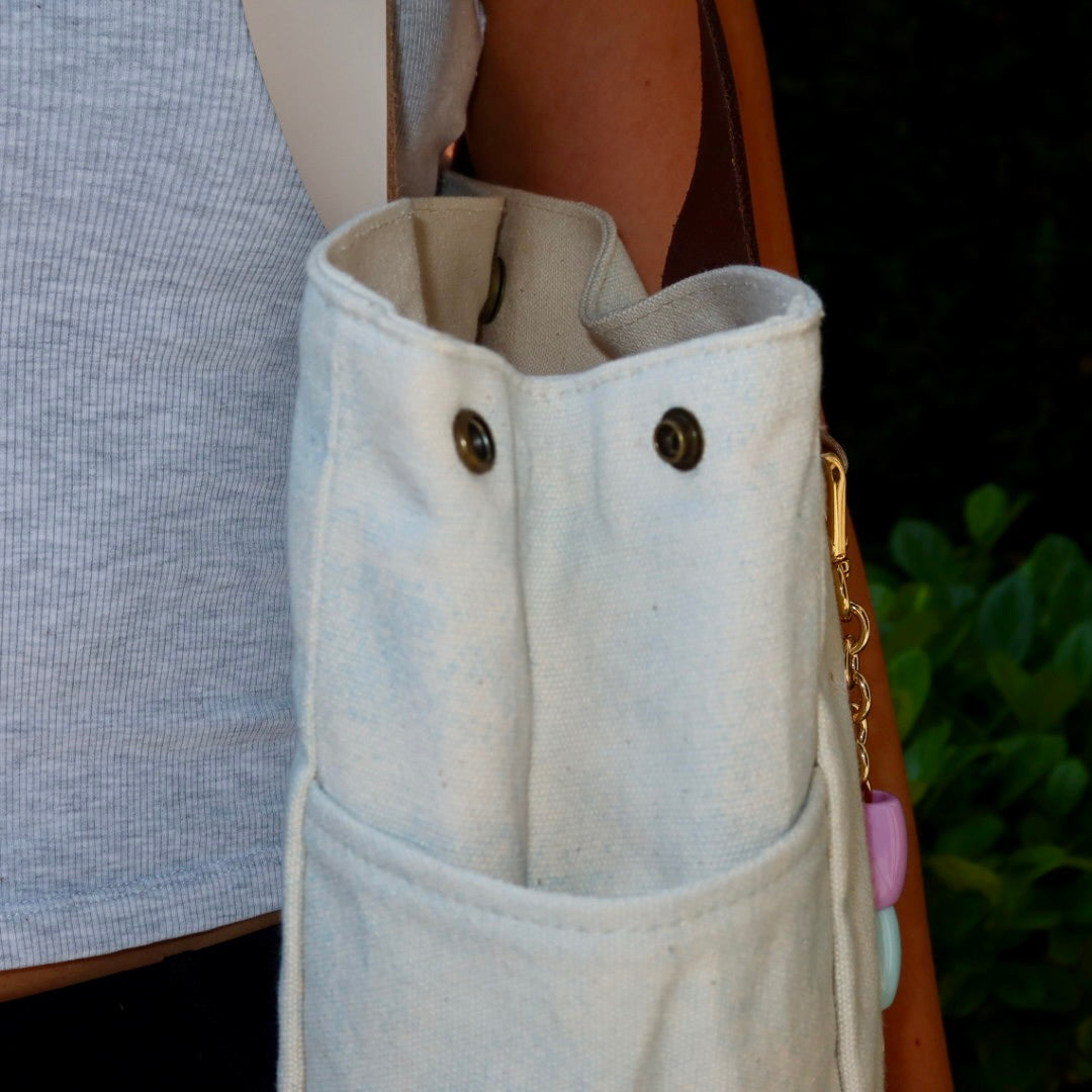 Bolsa Wallow Azul com Alça de Couro Duo Marrom e Off White