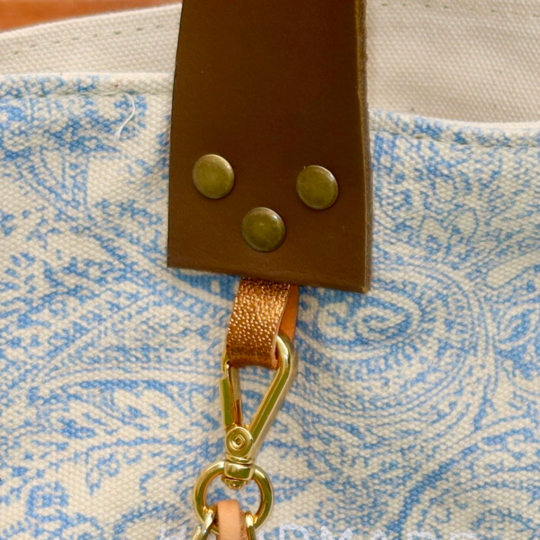 Bolsa Wallow Arabesque Azul com Alça de Couro Marrom