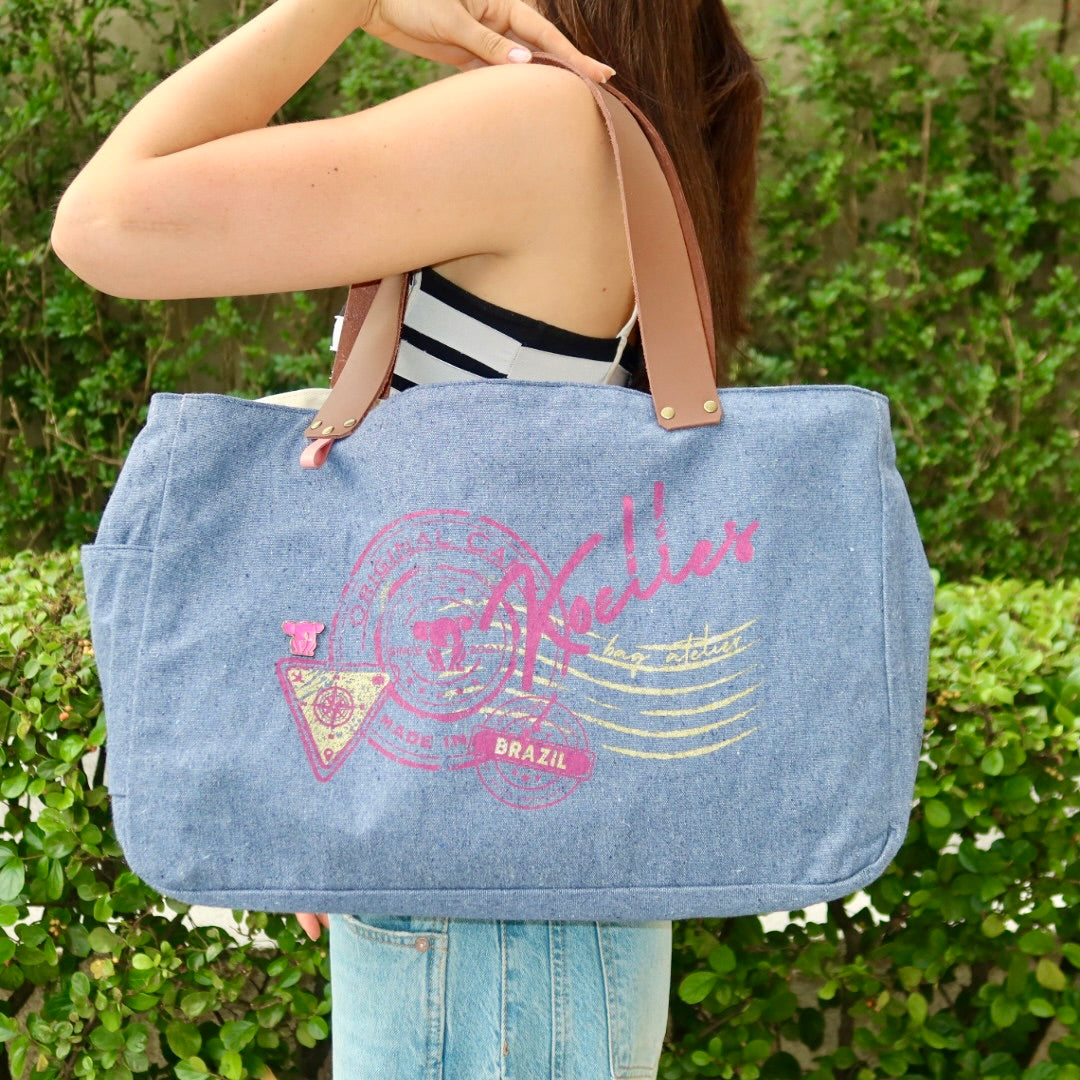 Bolsa Wallow Jeans Claro com Alça de Couro Caramelo