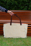 Bolsa Wallow Bege com Alça de Couro Marrom Vinil com Zíper