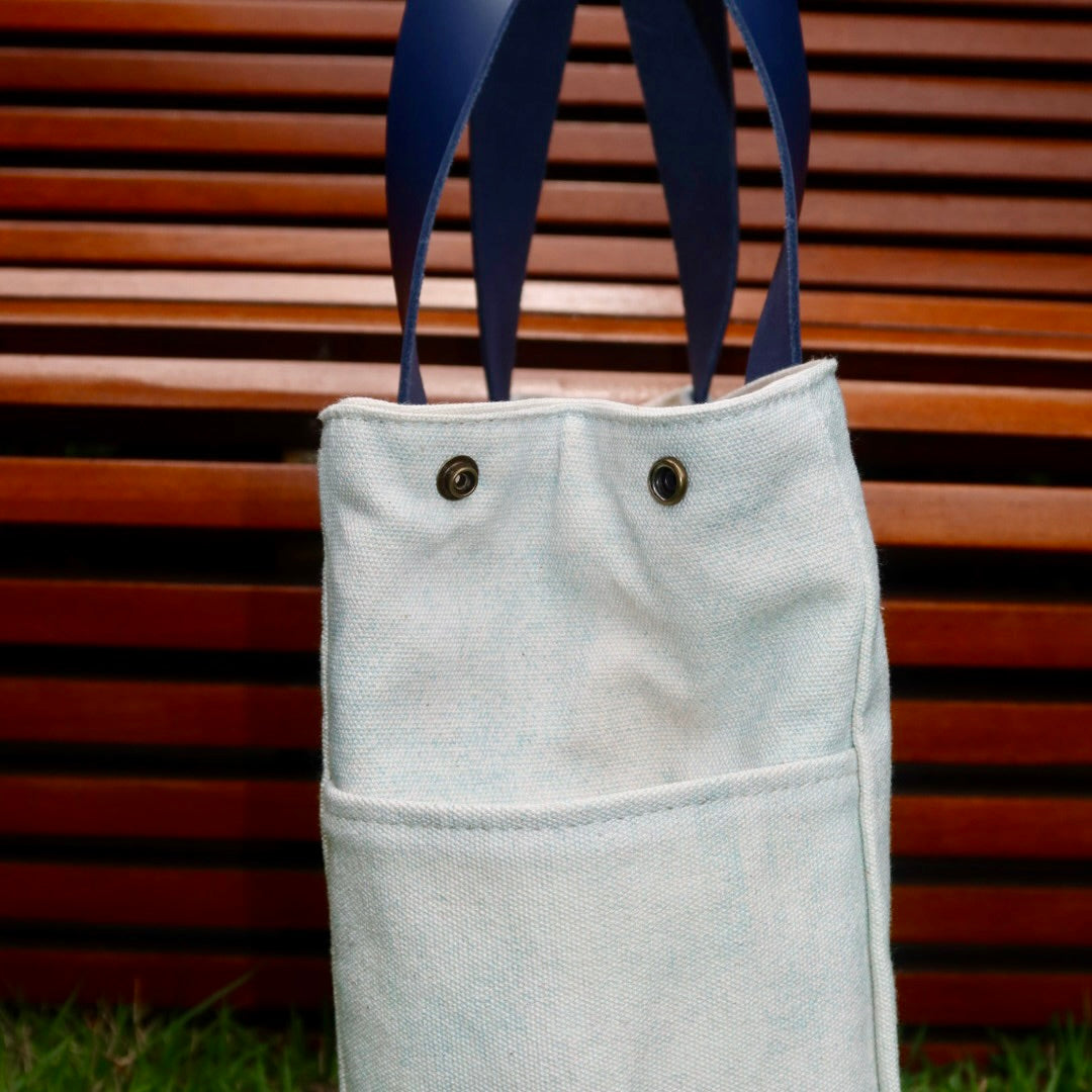 Bolsa Wallow Aqua com Alça de Couro Marinho