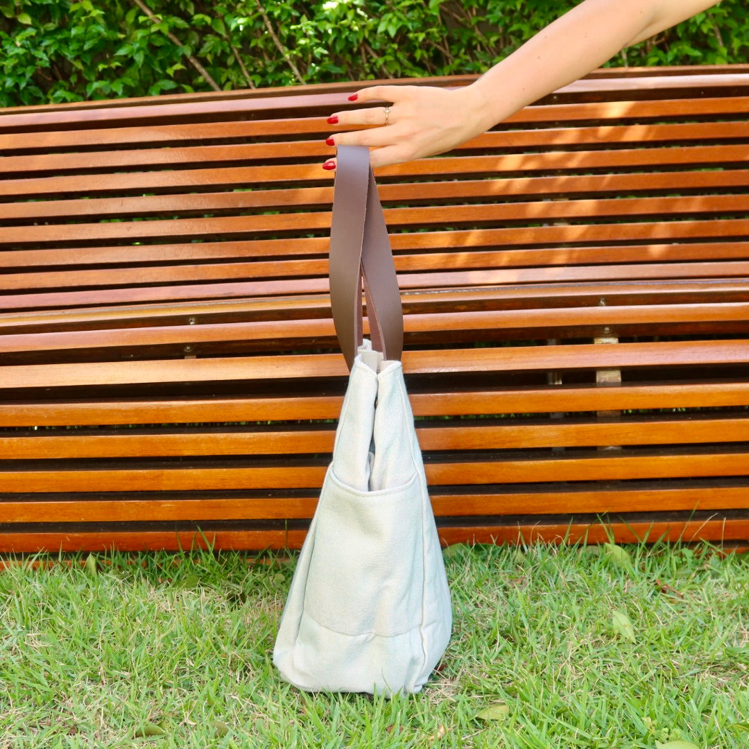 Bolsa Wallow Azul com Alça de Couro Marrom Escuro