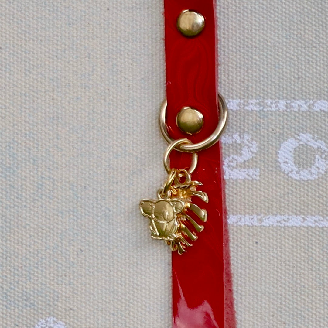 Bolsa Wallow Azul com Alça de Couro Vermelha