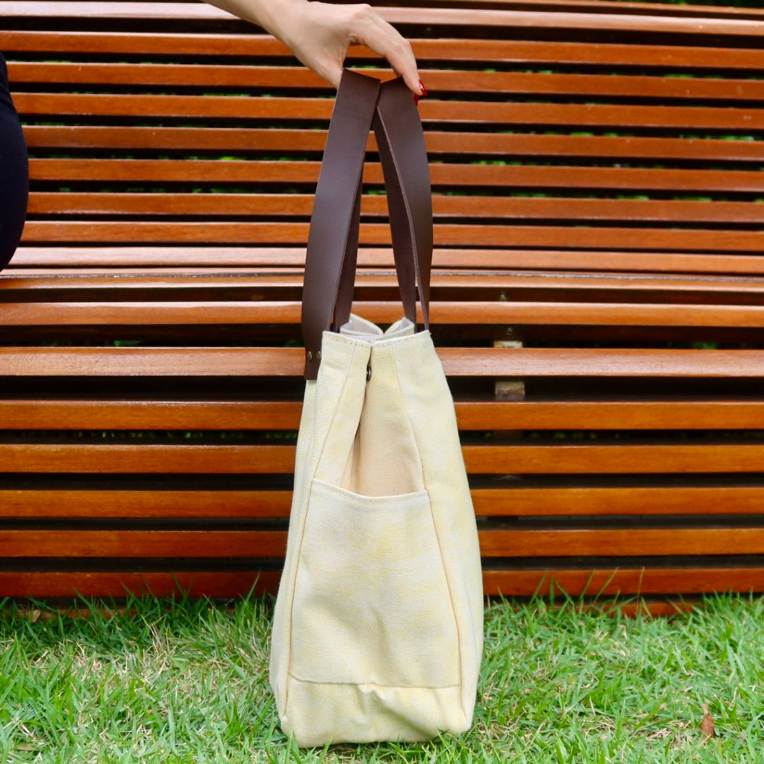 Bolsa Wallow Amarela com Alça de Couro Marrom Escuro