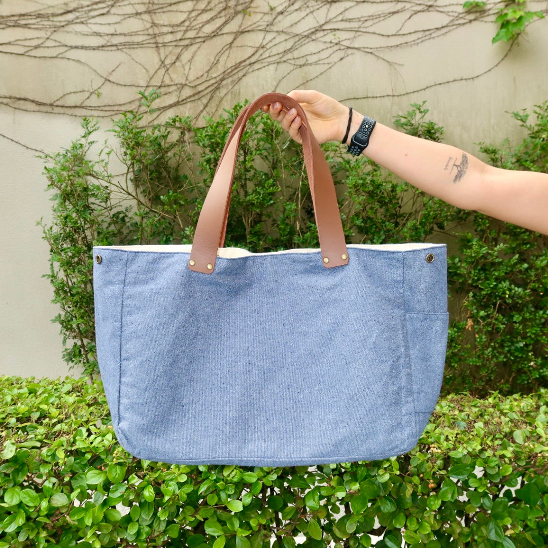 Bolsa Wallow Jeans Claro com Alça de Couro Caramelo