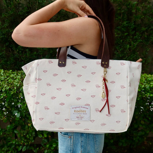 Bolsa Nuna Beijinho Cru com Alças de Couro Marrom Escuro