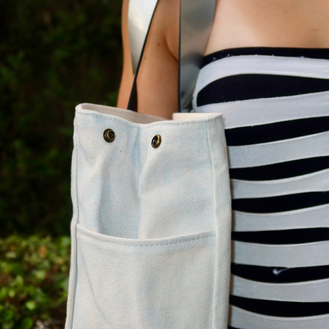 Bolsa Wallow Azul com Alça de Couro Prata