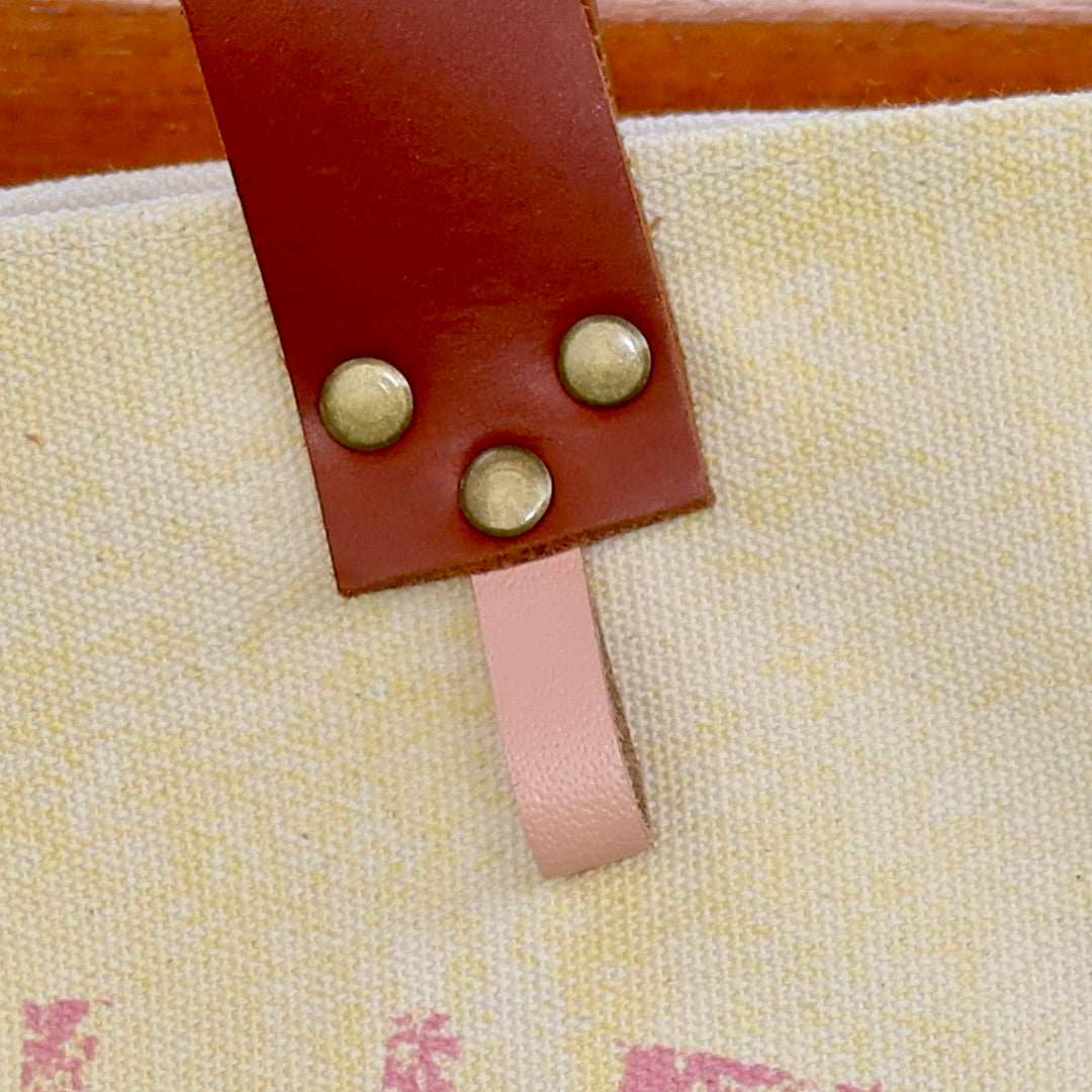 Bolsa Wallow Amarela com Alça de Couro Marrom