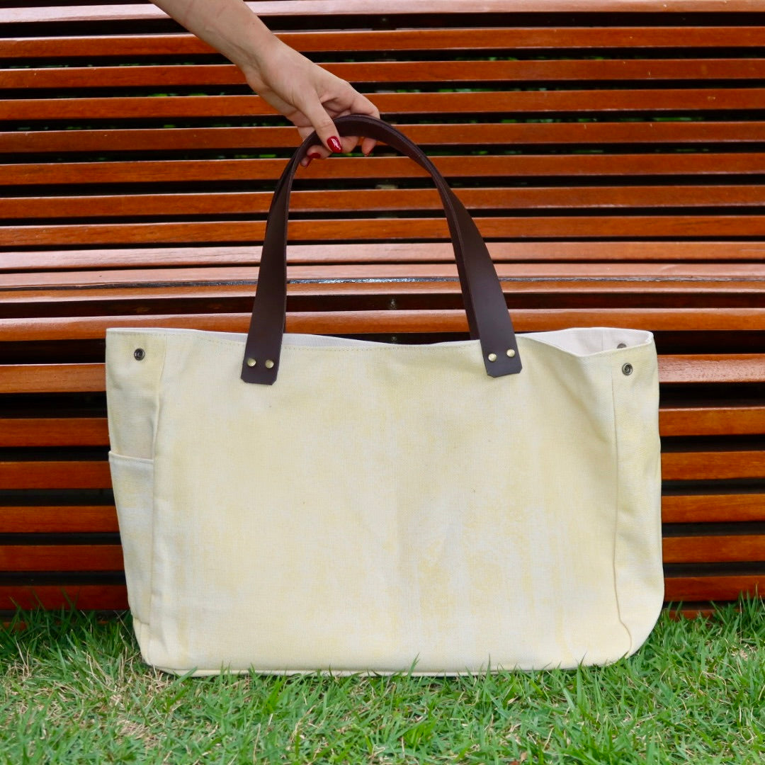 Bolsa Wallow Amarela com Alça de Couro Marrom Escuro