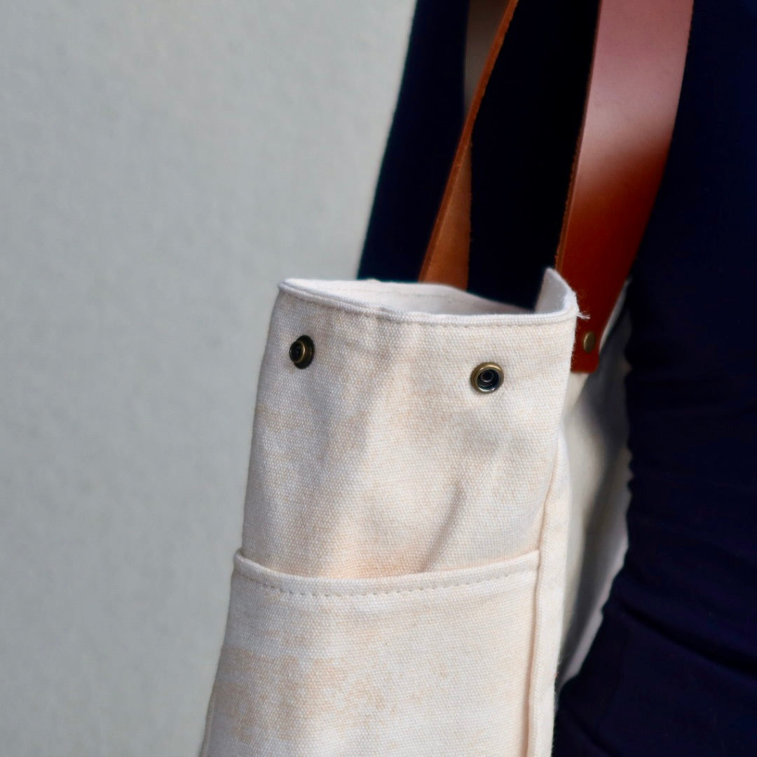 Bolsa Wallow Bege com Alça de Couro Marrom