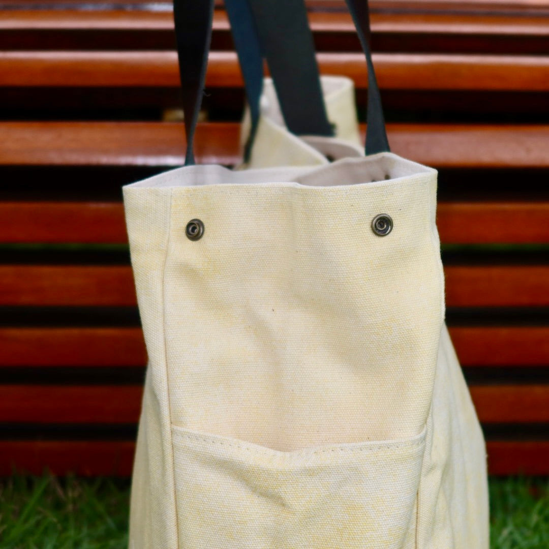 Bolsa Wallow Amarela com Alça de Couro Preto