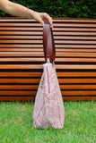 Bolsa Wallow Arabesque Vinho com Alça de Couro Marrom Escuro