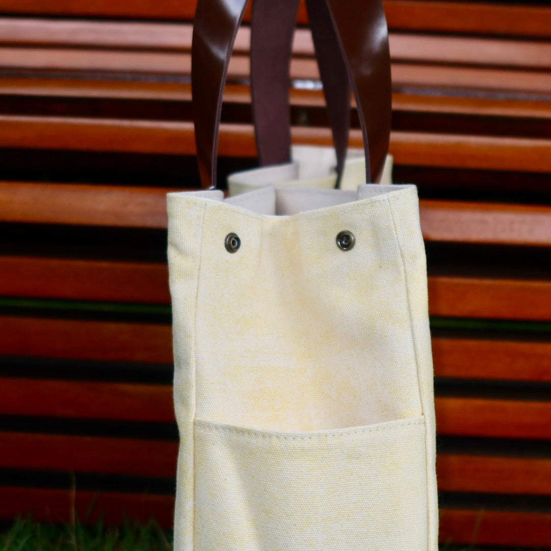 Bolsa Wallow Amarela com Alça de Couro Marrom Escuro