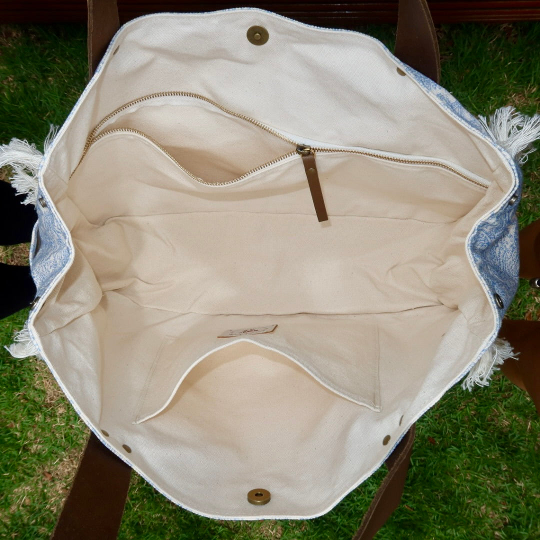 Bolsa Wallow Arabesque Azul com Alça de Couro Marrom