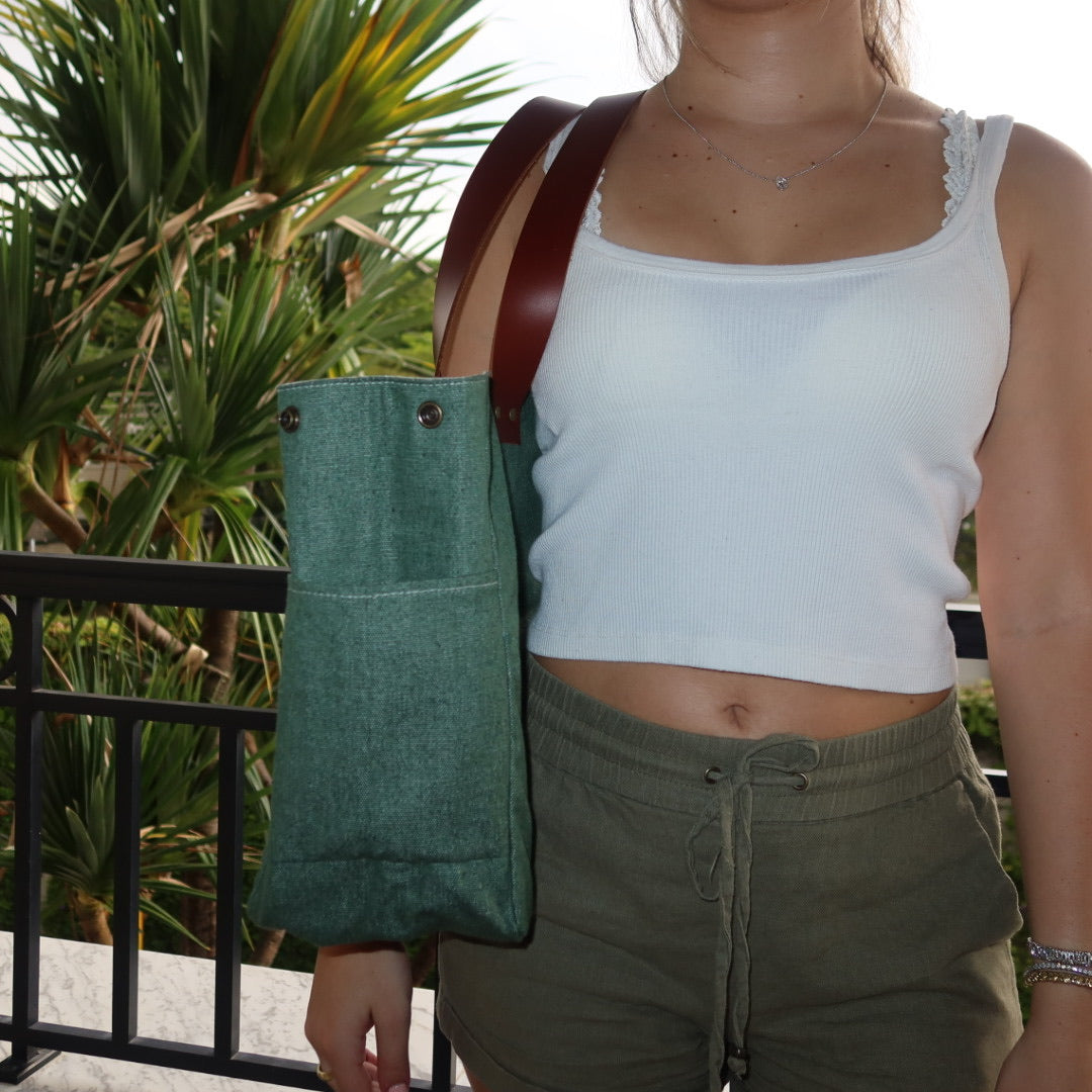 Bolsa Wallow Oliva com Alça de Couro Marrom com Zíper