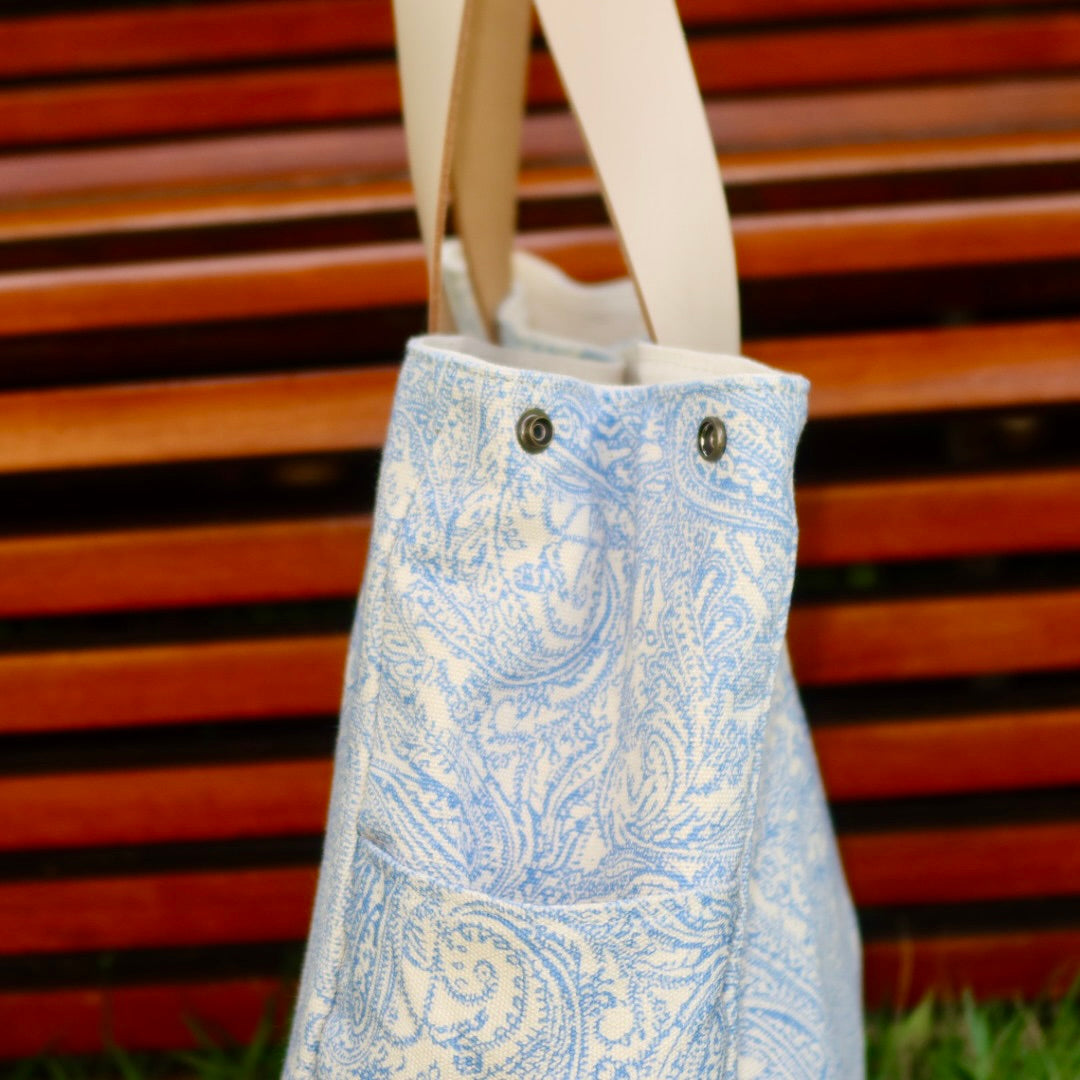 Bolsa Wallow Arabesque Azul com Alça de Couro Off White