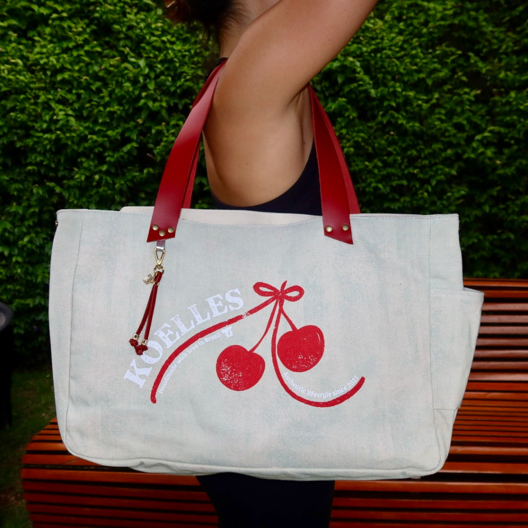 Bolsa Wallow Azul com Alça de Couro Vermelho