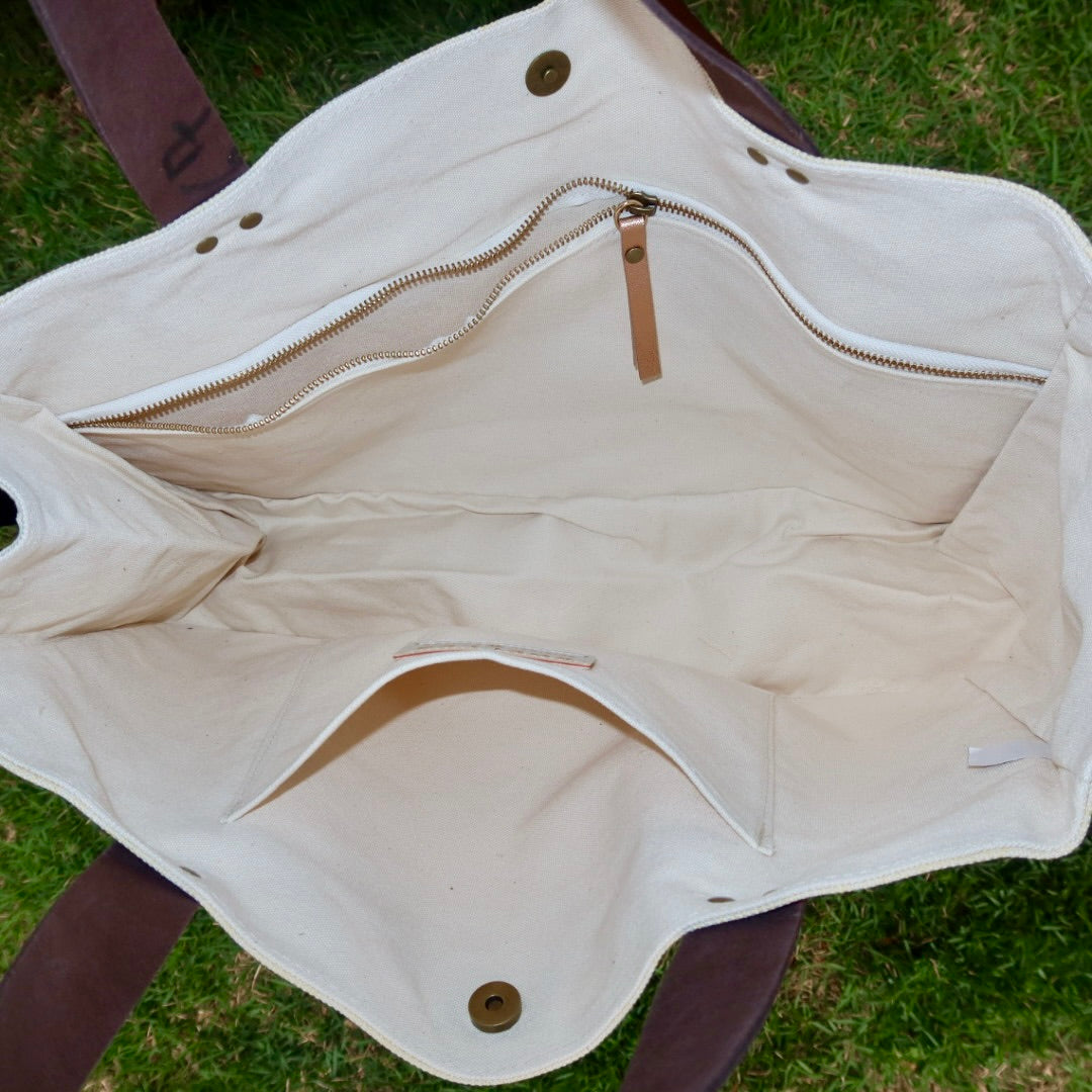 Bolsa Wallow Amarela com Alça de Couro Marrom Escuro