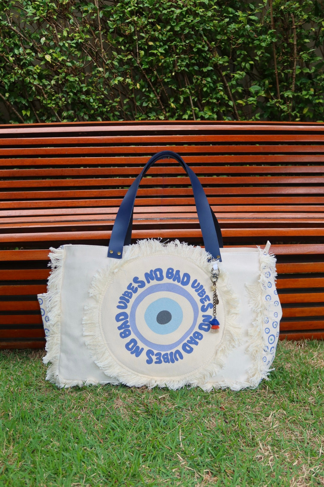 Bolsa Wallow Good Vibes Azul com Alça de Couro Marinho e Preto com Zíper