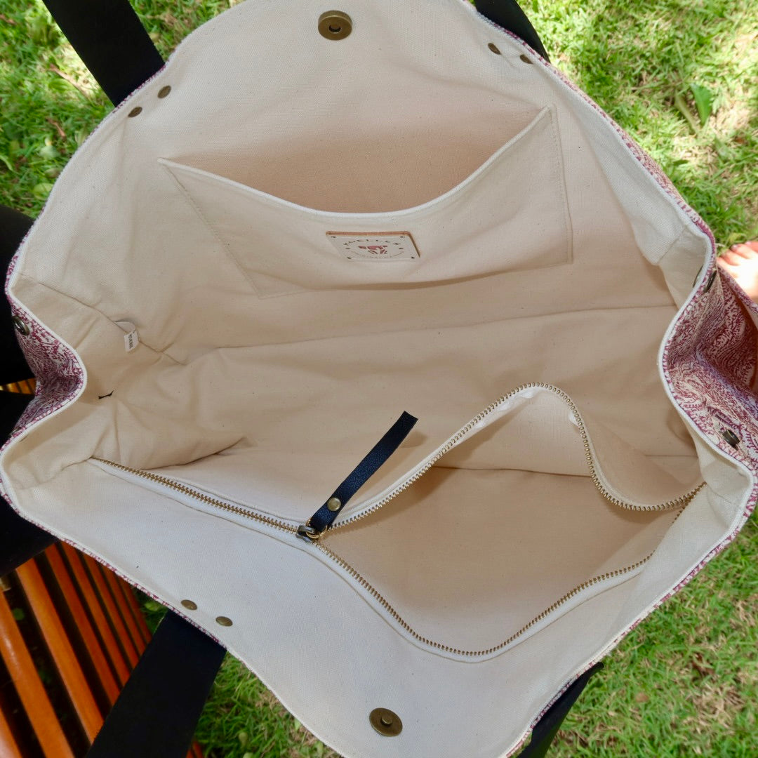 Bolsa Wallow Arabesque Vinho com Alça de Couro Preto